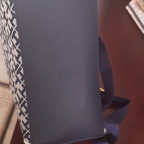 Nwt Tommy  Hilfiger  backpack - Picture 9 of 10